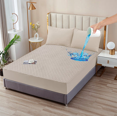 Quilted Fitted Water Proof (Off White)