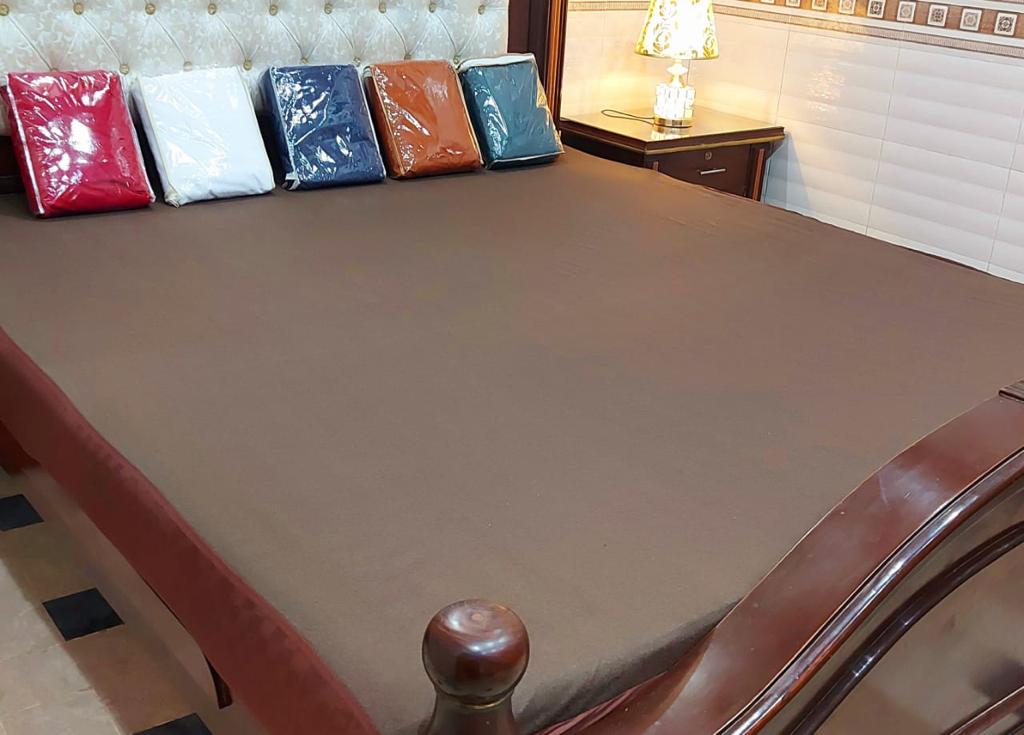 Dyed Terry Fitted Water Proof (Brown)